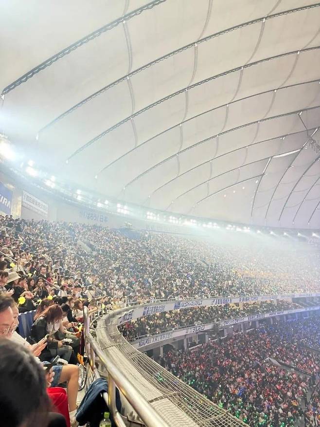 17469212624568.webp.ren.jpg 어제자 지드래곤 도쿄돔 콘서트 관객석