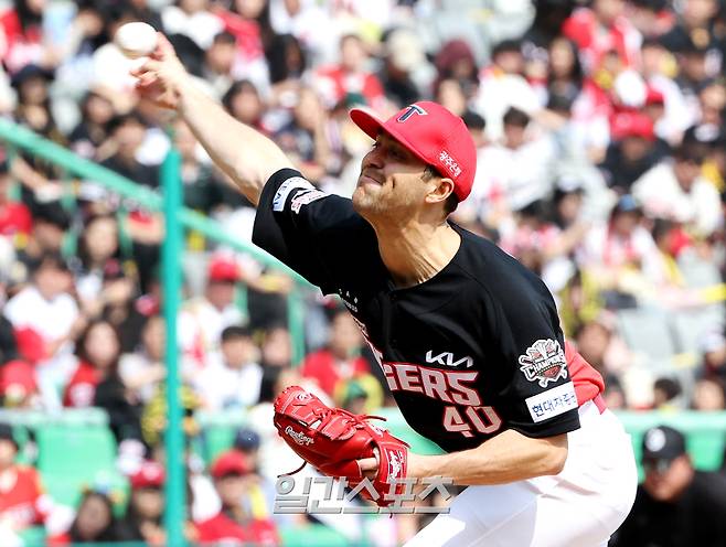 2025 KB0리그 프로야구 SSG 랜더스와 KIA 타이거즈의 더블헤더 1차전 경기가 11일 오후 인천SSG랜더스필드에서 열렸다. 4회말 네일이 역투하고 있다. 인천=김민규 기자 /2025.05.11/