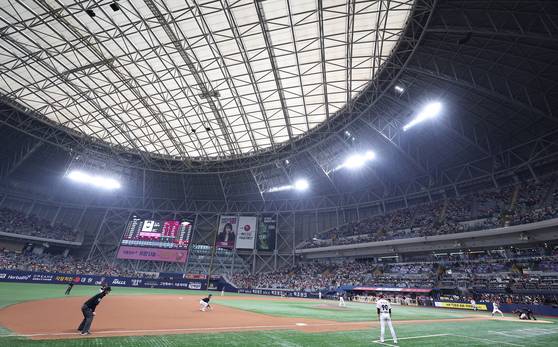 11일 고척 키움-한화전에 들어찬 만원 관중. 뉴스1