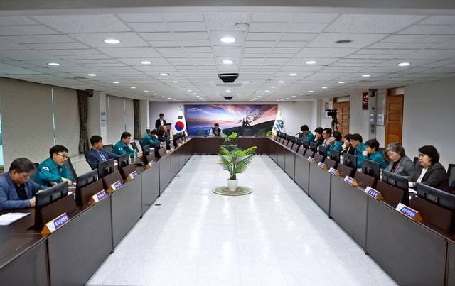 ▲ 태백시(시장 이상호)는 지난 9일 시청 소회의실에서 황지동 황부자며느리공원 야간경관조명 설치사업 디자인·실시설계용역 최종보고회를 갖고, 내달부터 설치공사에 들어갈 계획이다.