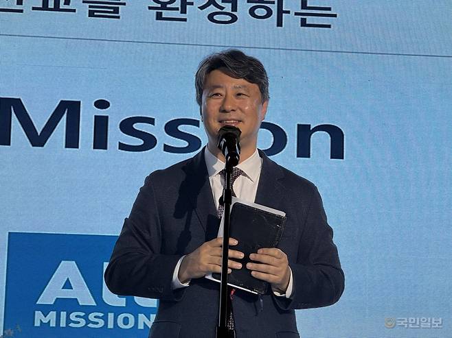 올미션 대표인 장창영 경기도 구리 빛과소금의교회 장창영 경기도 구리 빛과소금의교회 목사가 8일 울란바토르 화이트홀에서 열린 올미션 목회자 콘퍼런스에서 강의하고 있다.