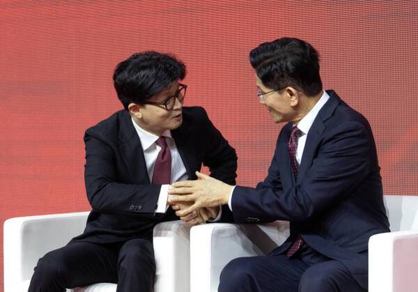 국민의힘 한동훈 전 대표와 김문수 후보. 연합뉴스