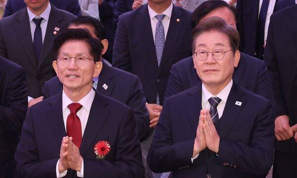 더불어민주당 이재명 대선 후보(오른쪽)와 국민의힘 김문수 대선 후보. 연합뉴스