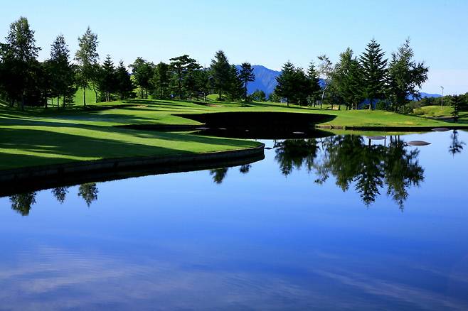 해발 700m 고원에 자리잡은 아모모리 로열골프클럽.