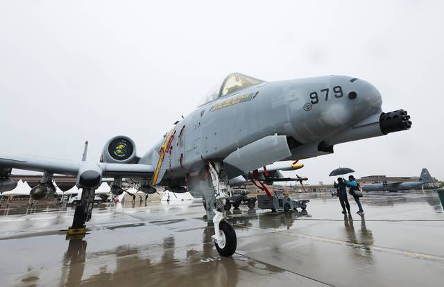 9일 경기도 평택시 주한미공군 오산기지에서 열린 ‘오산 에어 파워 데이 2025 미디어데이’에 A-10 공격기가 전시돼 있다.  연합뉴스