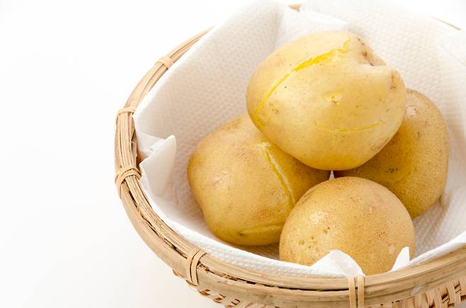 찐 감자 [123RF]