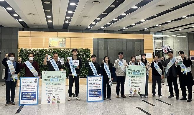 [서울=뉴시스] 관악구 청사 내 1회용품 줄이기 캠페인. 2025.05.11. (사진=관악구 제공) *재판매 및 DB 금지