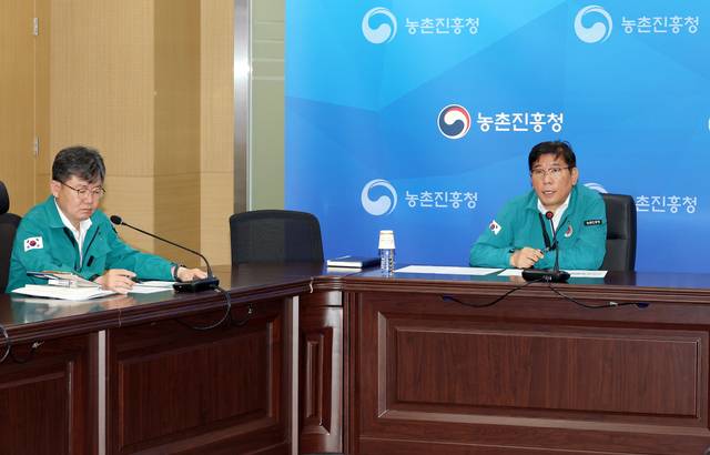 농촌진흥청은 9일 권철희 농촌지원국장 주재로 봄철 기상 점검 회의를 열고 잦은 비로 발생하는 농작물 생육 부진 최소화 방안을 논의했다. 농촌진흥청