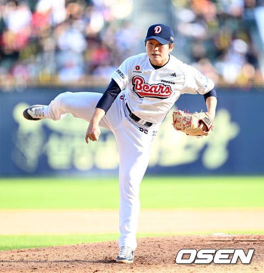 [OSEN=잠실, 이대선 기자] 챔피언이 드디어 깨어난다.&nbsp;프로야구 KIA 타이거즈는 20일 서울 잠실구장에서 열린 2025 신한 SOL뱅크 KBO리그 두산 베어스와의 시즌 3차전에서 6-2로 승리했다.&nbsp;KIA는 2연승을 달리며 주중 KT 위즈 3연전에 이어 2연속 위닝시리즈에 성공했다. 시즌 11승 12패. 반면 2연패에 빠진 두산은 9승 13패가 됐다.&nbsp;9회초 무사에서 두산 김택연이 역투하고 있다. 2025.04.20 /sunday@osen.co.kr