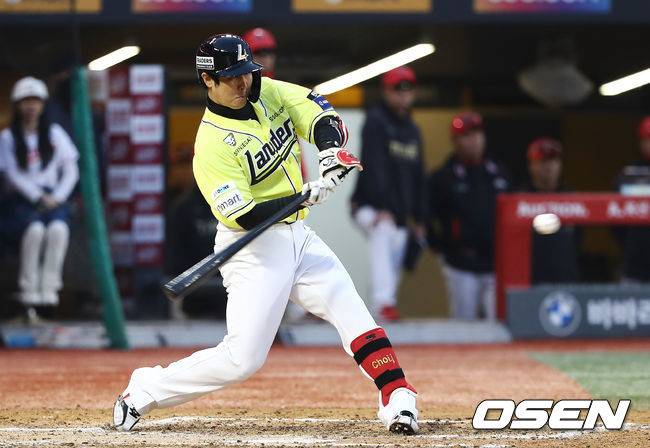 SSG 랜더스 최정이 10일 KIA 타이거즈와 경기에서 9회 정해영 상대로 통산 499번째 홈런을 터뜨렸다. / SSG 랜더스 제공