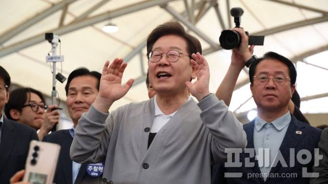 ▲이재명 더불어민주당 대통령 후보가 11일 강진군 오감통전통시장에서 연설하고 있다.2025.05.11ⓒ프레시안(위정성)