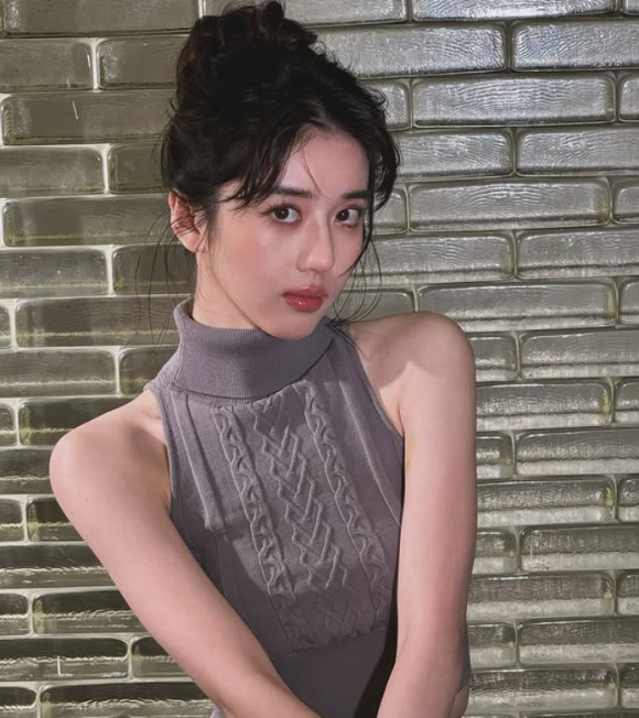 중국에서 활동 중인 싱가포르 출신 여배우 엘리너 리(25)가 최근 온라인상에 올라온 중국인 비하 음성의 당사자로 지목돼 논란에 직면한 가운데, “그런 말을 한 적 없다”며 사실이 아니라는 입장을 밝혔다. 인스타그램 캡처