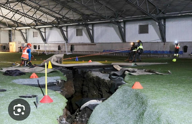 그린다비크 실내 훈련장이 25m 길이로 갈라져 있다. 그린다비크 제공