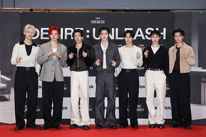엔하이픈이 11일 서울 강남구 메가박스 코엑스에서 진행된 미니 6집 ‘디자이어 : 언리시’ 콘셉트 시네마 사전 상영 이벤트에서 포즈를 취하고 있다. 빌리프랩 제공
