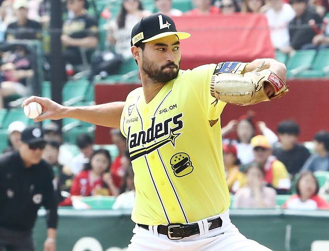 ▲ 5이닝 3실점으로 시즌 3승째를 따낸 미치 화이트 ⓒSSG랜더스