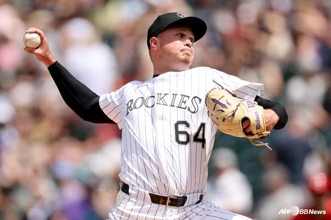 Ryan Blach pitches