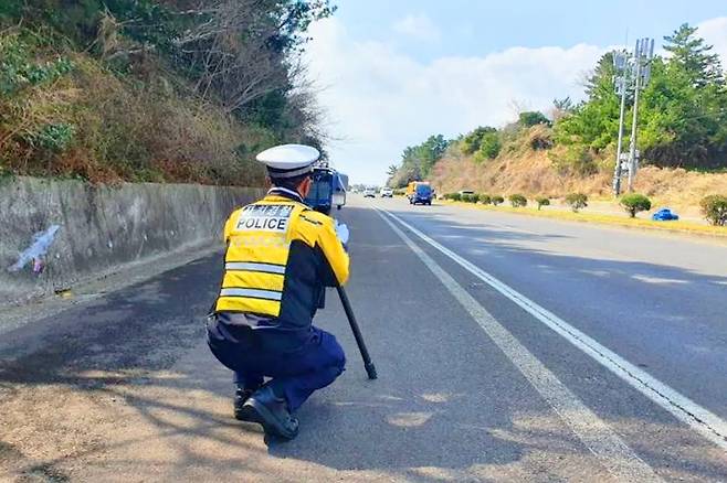 과속 단속하는 제주 자치경찰