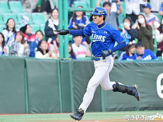 삼성 라이온즈 구자욱이 경기에서 홈런을 친 뒤 베이스를 돌고 있다. 엑스포츠뉴스 DB