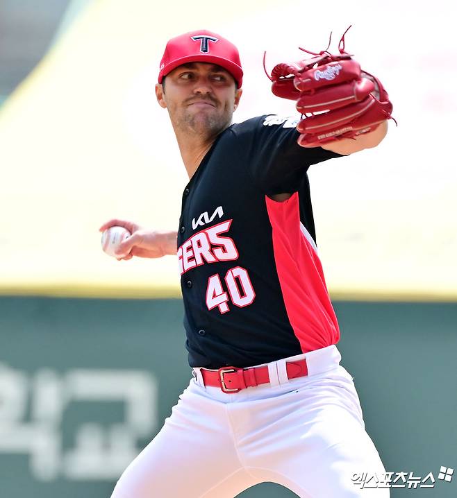 11일 오후 인천SSG랜더스필드에서 열린 '2025 신한 SOL Bank KBO리그' KIA 타이거즈와 SSG 랜더스의 경기, 1회말 KIA 선발투수 네일이 공을 힘차게 던지고 있다. 문학, 김한준 기자