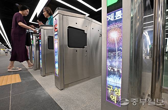 용인시 기흥구 구성역에서 시민들이 GTX-A 구성역을 이용하고 있다. 김경민기자