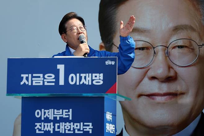 더불어민주당 이재명 대선 후보가 6·3 대통령선거 공식 선거운동 첫날인 12일 경기 화성시 동탄 센트럴파크 음악분수중앙광장 유세장에서 연설하고 있다. 2025.5.12 [공동취재] 사진=연합뉴스.