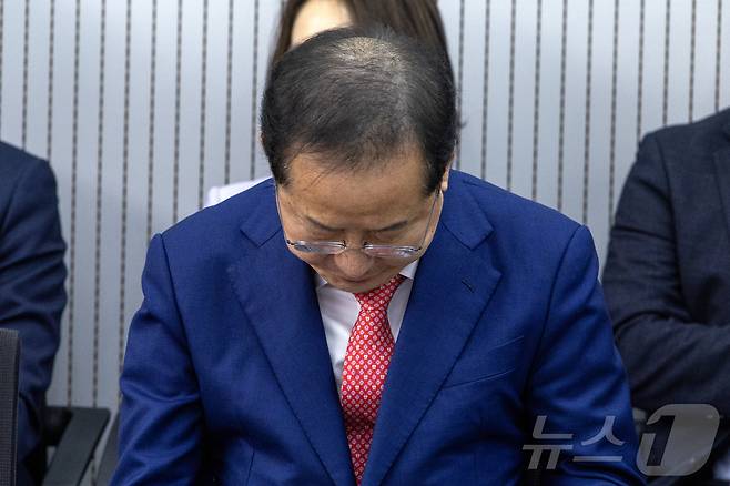 홍준표 국민의힘 대선 경선 후보가 지난 4월 29일 서울 여의도 국민의힘 당사에서 열린 제21대 대통령 후보자 국민의힘 3차 경선 진출자 발표 행사에 자리하고 있다. 2025.4.29/뉴스1 ⓒ News1 국회사진취재단