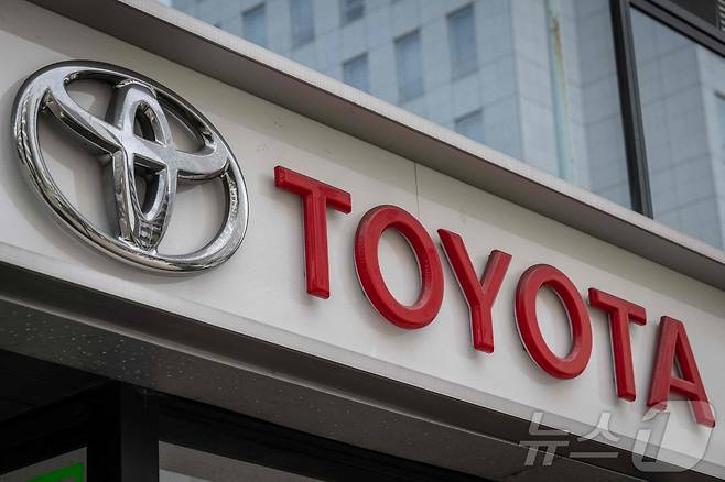 일본 도쿄의 토요타 매장 간판을 찍은 사진. 2024.05.08/ ⓒ AFP=뉴스1 ⓒ News1 권진영 기자