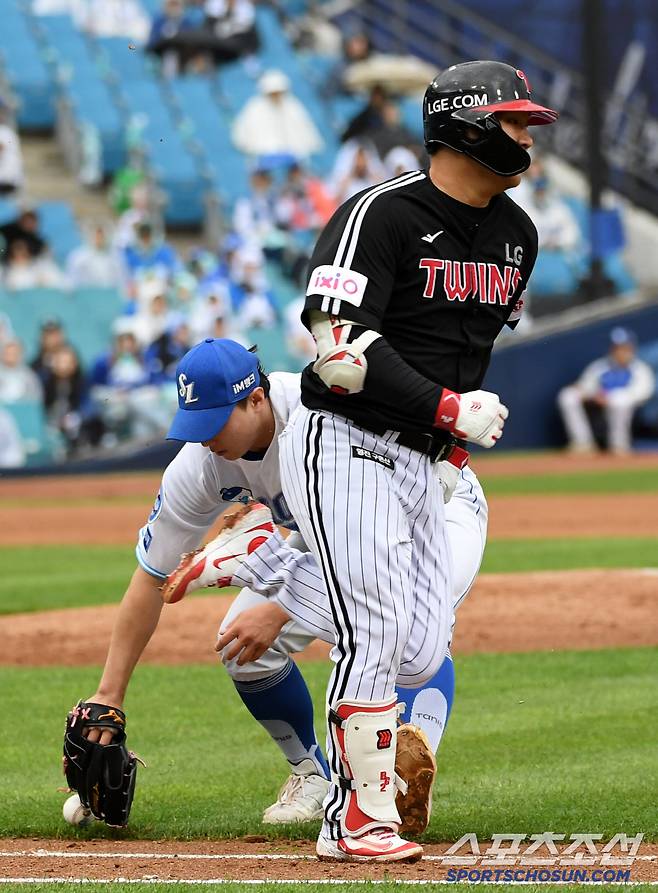 구위로 타자를 압도했지만 먹힌 타구를 처리하는 과정이 아쉬웠다.