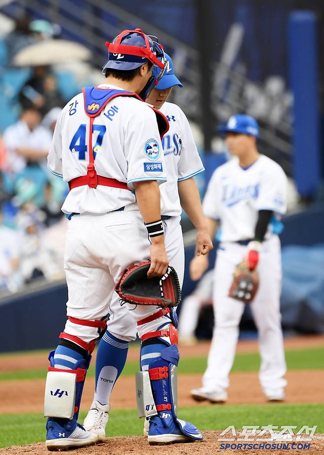 이어진 실점 위기 맏형은 막내를 찾아 기를 살려줬다.