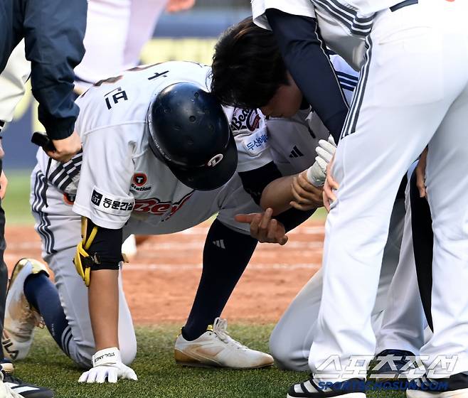 팔꿈치에 사구를 맞은 정수빈