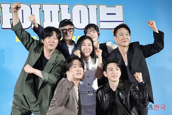 영화 '하이파이브' 제작보고회에 참석한 배우&nbsp; 이재인, 안재홍, 라미란, 김희원, 유아인, 오정세, 박진영과 강형철 감독 25.05.12 ⓒ이혜영 기자 lhy@hankooki.com