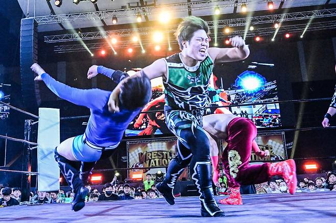 10일 오후 서울 강서구 KBS아레나에서 열린 레슬네이션에서 선수들이 혼신의 힘을 다해 경기를 하고 있다. / 고운호 기자