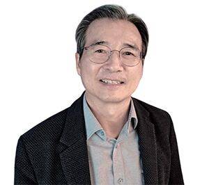김용범 해시드오픈리서치 대표 - 서울대 경제학, 서울대 행정대학원 석사, 미국 조지워싱턴대 경제학 박사, 행정고시 30회, 전 세계은행(WB) 선임이코노미스트, 전 금융위원회 금융정책국장·사무처장·부위원장, 전 기획재정부 1차관