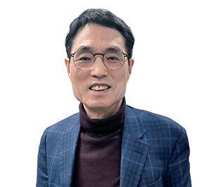 김형준 차세대지능형반도체사업단 단장- 서울대 재료공학, KAIST 재료공학 석사, 미국 노스캐롤라이나주립대 대학원 재료공학 박사, 현 서울대 명예교수, 현 한국과학기술한림원 정회원(공학부), 전 서울대 반도체공동연구소 소장, 전 서울대 교수 평의원회 의장, 전 한국반도체디스플레이기술학회 회장