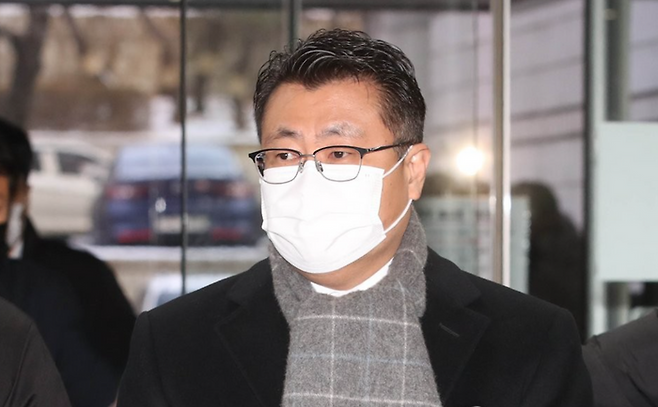 장원준 신풍제약 전 대표이사가 2023년 1월 서울 서초구 서울중앙지법에서 열린 영장실질심사에 출석하고 있다. ⓒ연합뉴스