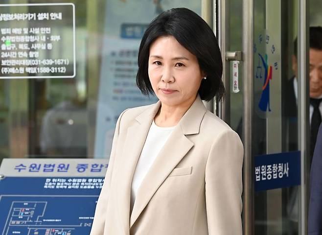 이재명 더불어민주당 대선 후보의 배우자 김혜경 여사가 12일 경기 수원시 영통구 수원지방법원에서 열린 '공직선거법위반 혐의' 2심 선거 공판을 마친 뒤 법원을 나서고 있다. ⓒ뉴시스