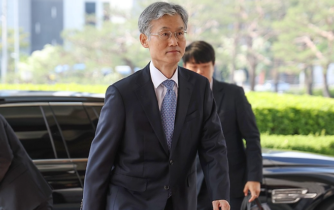 조희대 대법원장이 12일 서울 서초구 대법원으로 출근하고 있다.ⓒ연합뉴스