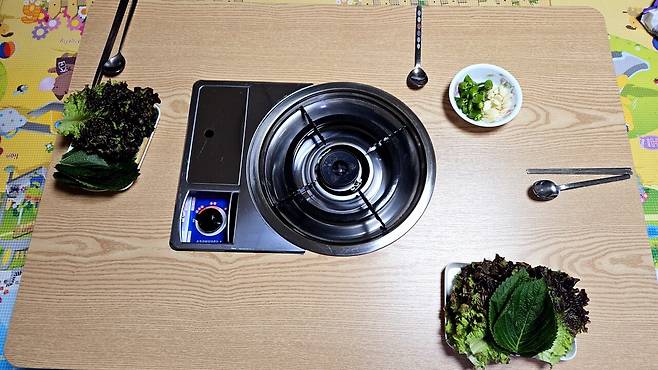 20250511_203527.jpg 저녁 양념소갈비와 소시지