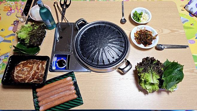 20250511_204033.jpg 저녁 양념소갈비와 소시지