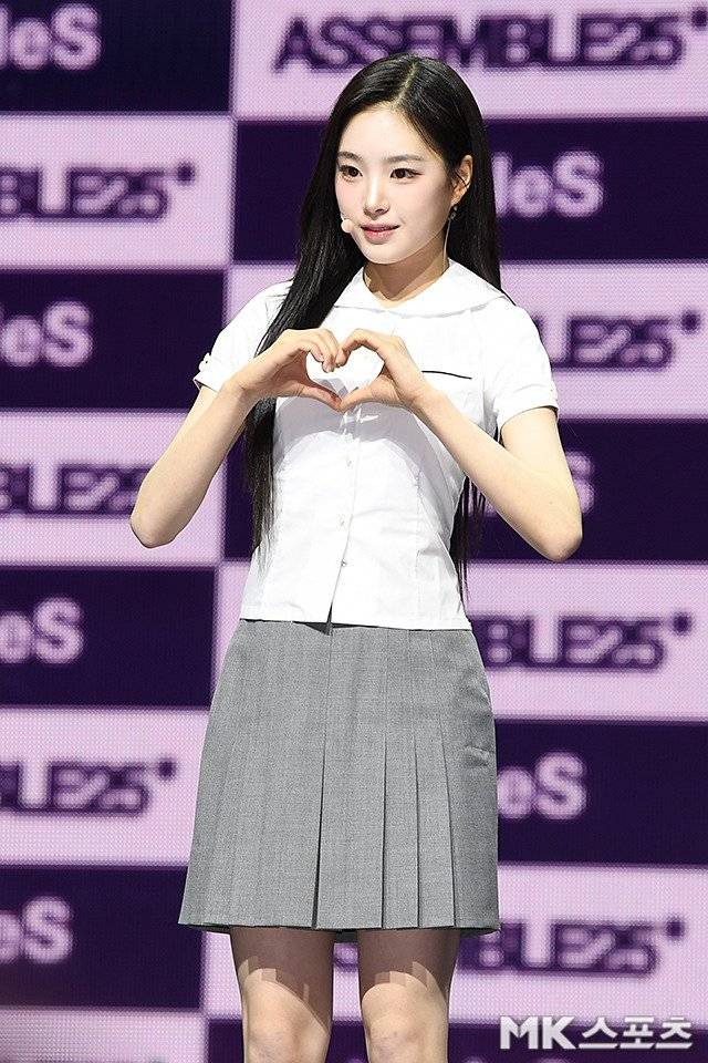 kpDDxM.jpg 오늘자 한국식 교복 입고 쇼케이스 한 트리플에스