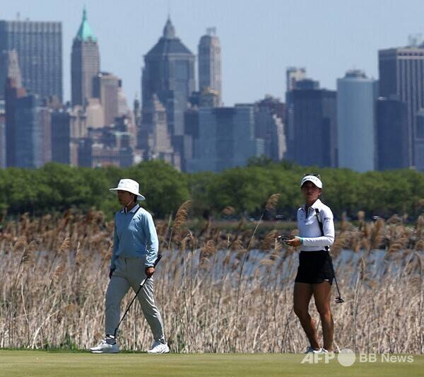 2025년 미국여자프로골프(LPGA) 투어 미즈호 아메리카스 오픈에 출전한 이소미 프로, 리디아 고가 최종라운드에서 동반 경기하는 모습이다.. 사진제공=ⓒAFPBBNews = News1