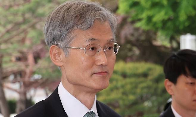 조희대 대법원장이 지난 9일 오전 서울 서초구 대법원으로 출근하고 있다. 정용일 선임기자 yongil@hani.co.kr