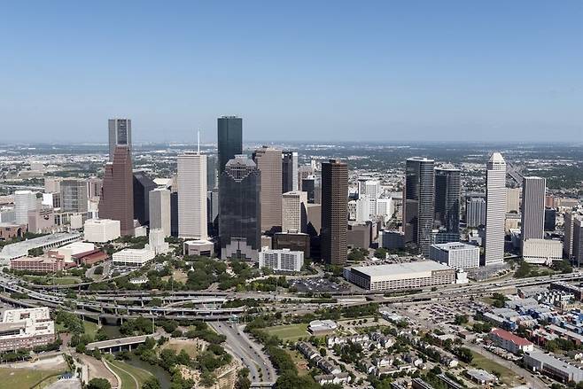미국에서 인구가 가장 많은 28개 대도시에서 모두 지반이 가라앉는 현상이 나타나고 있다는 연구 결과가 나왔다. 사진은 대도시 중 가장 빠르게 지반이 침하하는 휴스턴 전경. 위키미디어 코먼스