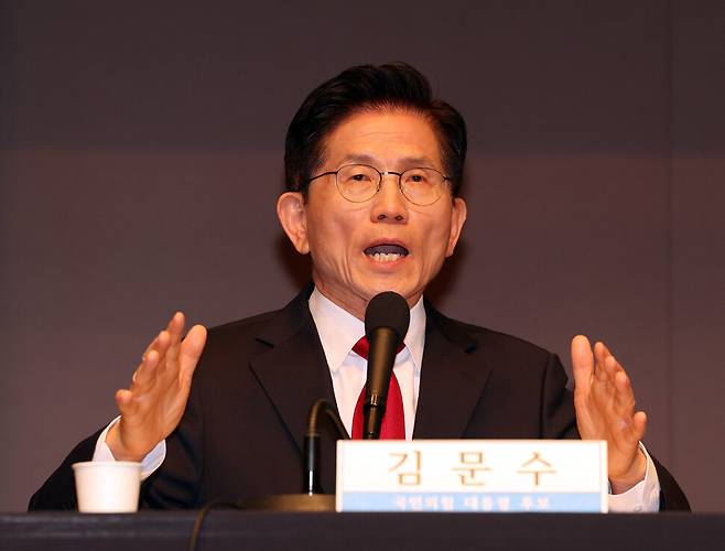 김문수 국민의힘 대통령 후보가 8일 오전 서울 중구 프레스센터에서 관훈토론회를 하고 있다. 김태형 기자 xogud555@hani.co.kr