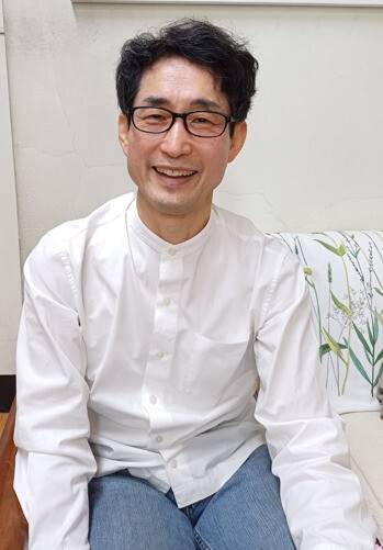 권태훈씨는 미얀마 커피를 수입해 판 수익금 전액을 미얀마 시민방위군에게 전달하고 있다.  김아리 객원기자 ari@hani.co.kr