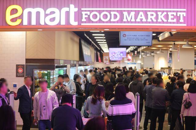 이마트가 4월 17일 서울 강동구 고덕비즈밸리에 '개점한 이마트 푸드마켓 고덕점'. 이마트 제공