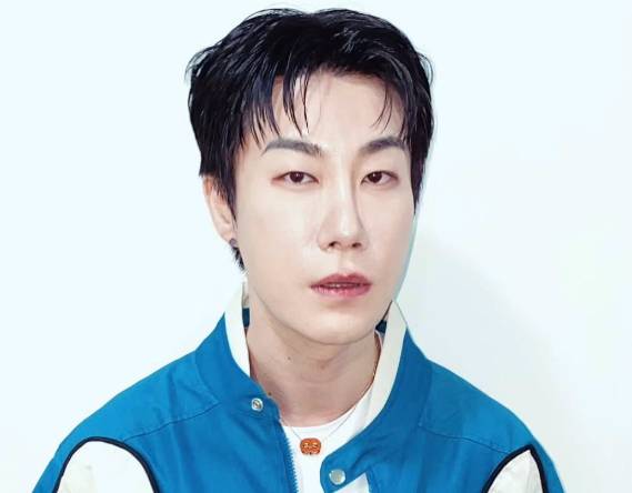 래퍼 산이가 주거침입 등의 혐의로 소속 아티스트에게 피소됐다. 사진은 산이. [사진=산이 인스타그램]