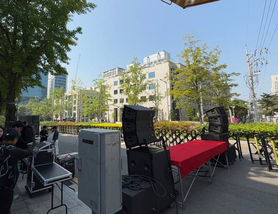 오전 9시30분쯤 서울 서초구 서초동 서울중앙지법 정문 인근인 정곡빌딩 남관 앞 집회 신고 장소. 이날 9시부터 윤석열 전 대통령 응원 집회가 예고됐지만 10명도 오지 않았다. 오소영 기자