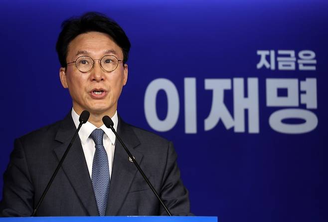 김민석 더불어민주당 공동선대위원장이 지난 11일 서울 여의도 중앙당사에서 기자회견을 하고 있다. 연합뉴스