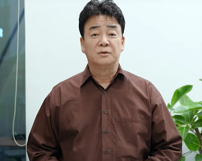 백종원 더본코리아 대표가 지난 6일 현재 촬영 중인 프로그램을 제외한 모든 방송 활동 중단 입장을 밝히고 있다. 백종원 유튜브 채널 갈무리